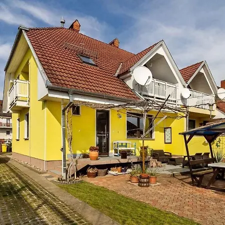 Apartment House And Apt In 42692