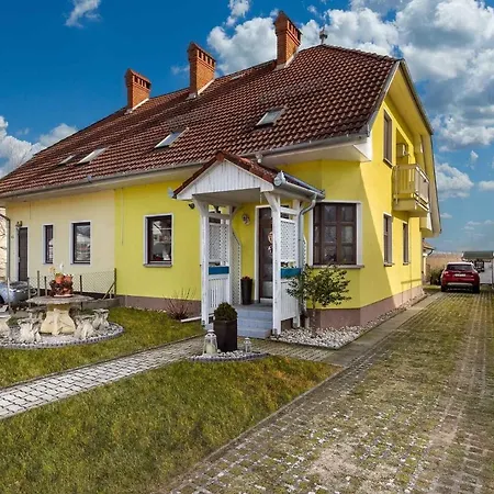 Apartment House And Apt In 42692